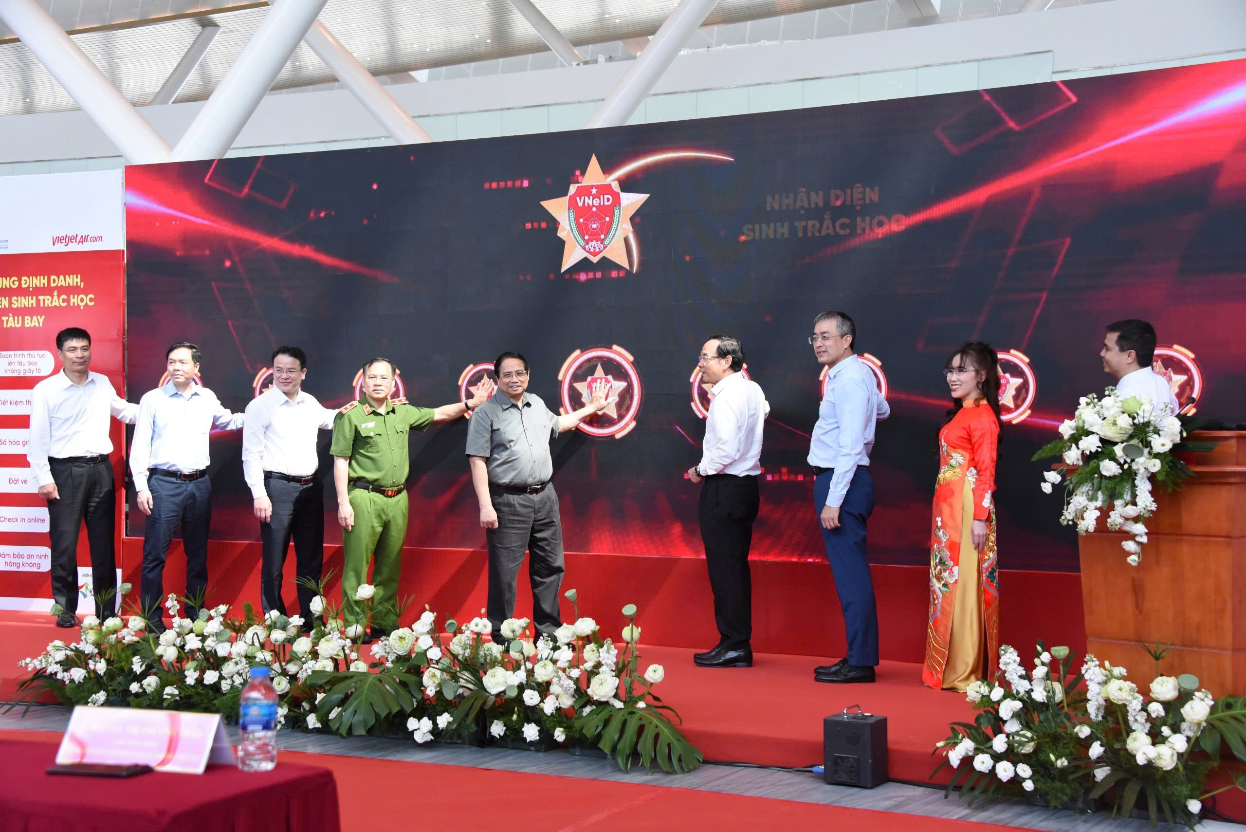 ✈️ THỦ TỤC BAY KHÔNG CẦN GIẤY TỜ – TRẢI NGHIỆM BAY THÔNG MINH ĐÃ CÓ MẶT TẠI VIỆT NAM! ✈️ THỦ TỤC BAY KHÔNG CẦN GIẤY TỜ – TRẢI NGHIỆM BAY THÔNG MINH ĐÃ CÓ MẶT TẠI VIỆT NAM!