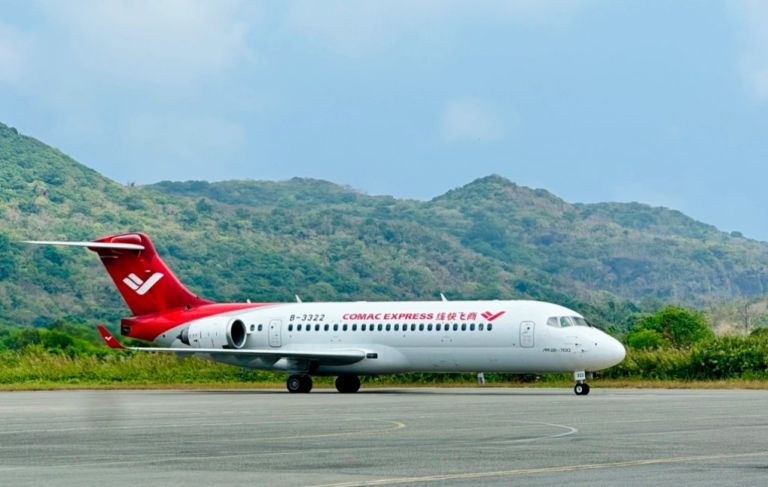 ✈️ VIETJET SẮP MỞ ĐƯỜNG BAY CÔN ĐẢO BẰNG MÁY BAY COMAC ARJ21 – THÊM LỰA CHỌN MỚI CHO HÀNH TRÌNH ĐẾN THIÊN ĐƯỜNG BIỂN ĐẢO!