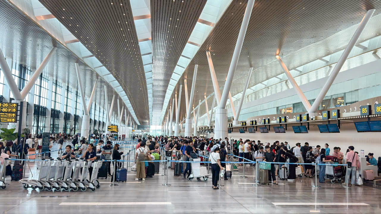 ✈️ SÂN BAY TÂN SƠN NHẤT DỰ KIẾN ĐÓN GẦN 10 TRIỆU LƯỢT KHÁCH TRONG CAO ĐIỂM HÈ ✈️ SÂN BAY TÂN SƠN NHẤT DỰ KIẾN ĐÓN GẦN 10 TRIỆU LƯỢT KHÁCH TRONG CAO ĐIỂM HÈ