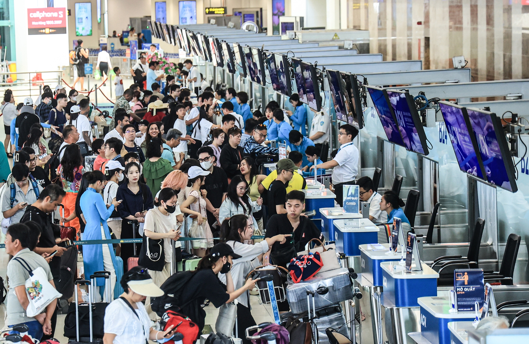 ✈️ HÀNG KHÔNG VIỆT BÙNG NỔ DỊP LỄ 30/4 – 1/5: GẦN 1 TRIỆU LƯỢT KHÁCH ĐƯỢC PHỤC VỤ! ✈️ HÀNG KHÔNG VIỆT BÙNG NỔ DỊP LỄ 30/4 – 1/5: GẦN 1 TRIỆU LƯỢT KHÁCH ĐƯỢC PHỤC VỤ!