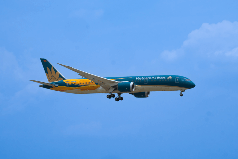 ? VIETNAM AIRLINES LÃI LỚN TRONG QUÝ I/2025 NHỜ KHÁCH QUỐC TẾ BÙNG NỔ