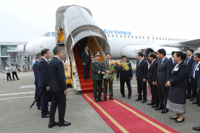 CẢNG HKQT VINH VINH DỰ PHỤC VỤ CHUYẾN CÔNG DU CỦA TỔNG BÍ THƯ, CHỦ TỊCH NƯỚC LÀO THONGLOUN SISOULITH