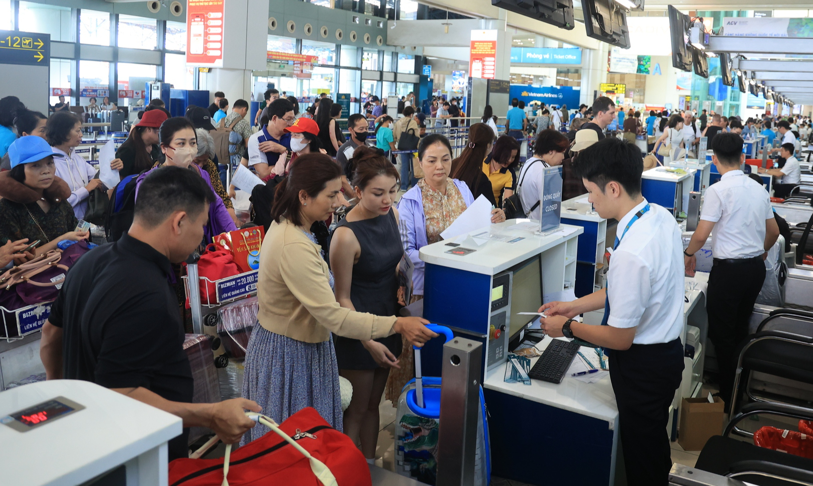✈️ THÁNG 5/2025: HƠN 10 TRIỆU LƯỢT HÀNH KHÁCH QUA CÁC CẢNG HÀNG KHÔNG VIỆT NAM – TĂNG TRƯỞNG MẠNH MẼ!