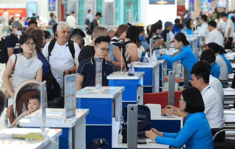 ✈️ VIETNAM AIRLINES MỞ BÁN GẦN 9 TRIỆU VÉ CHO MÙA HÈ 2025! ☀️